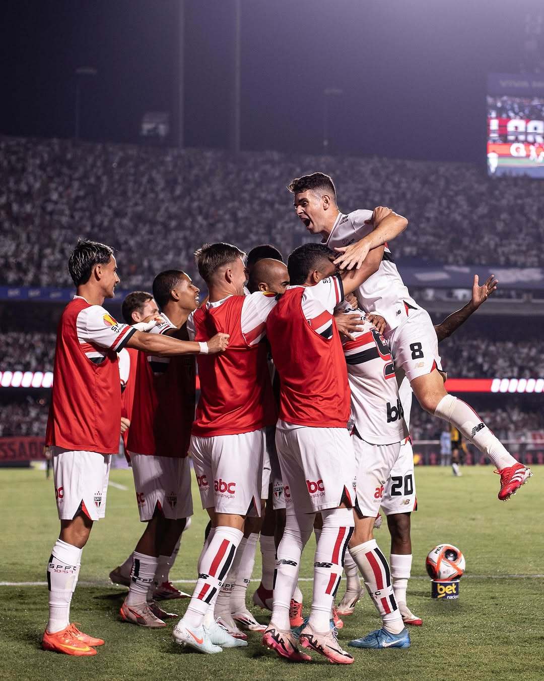 雷速体育比分直播-包含巴西队风雨兼程，成功冲入决赛的词条