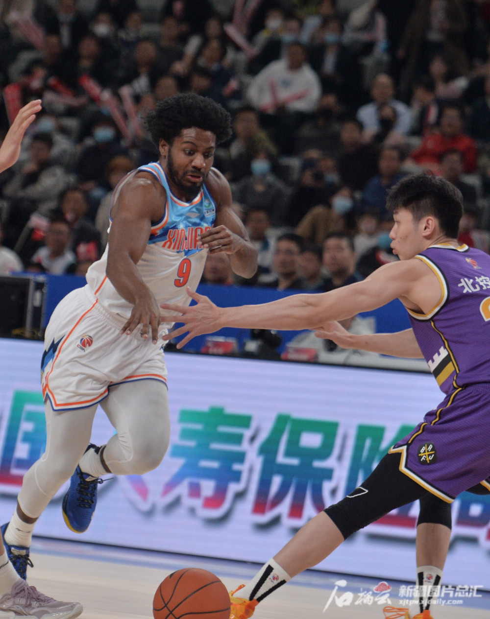 新疆队全队发挥出色，摘得重要胜利的简单介绍