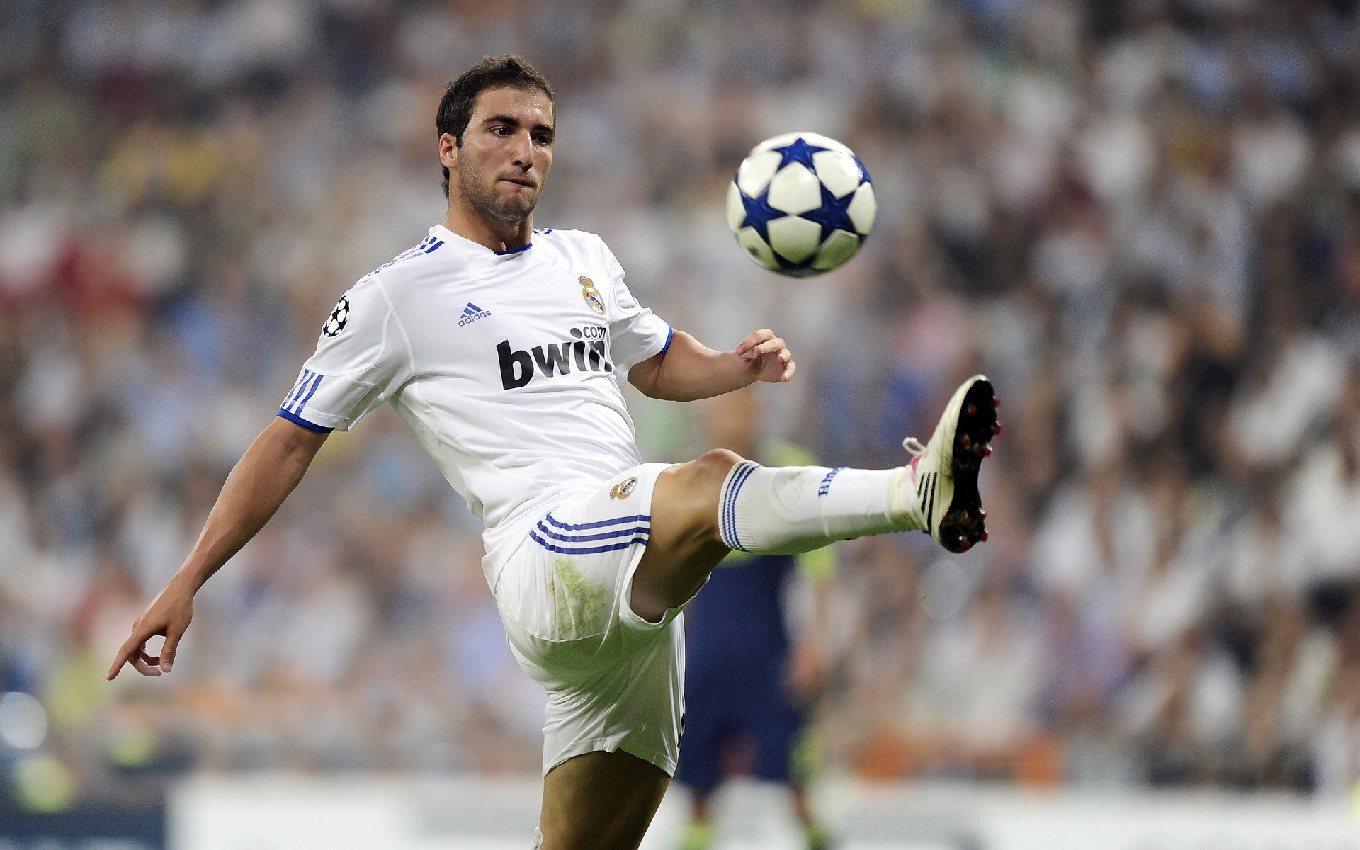 阿劳霍爆发破铁壁，国际米兰战术压制苏格兰风格