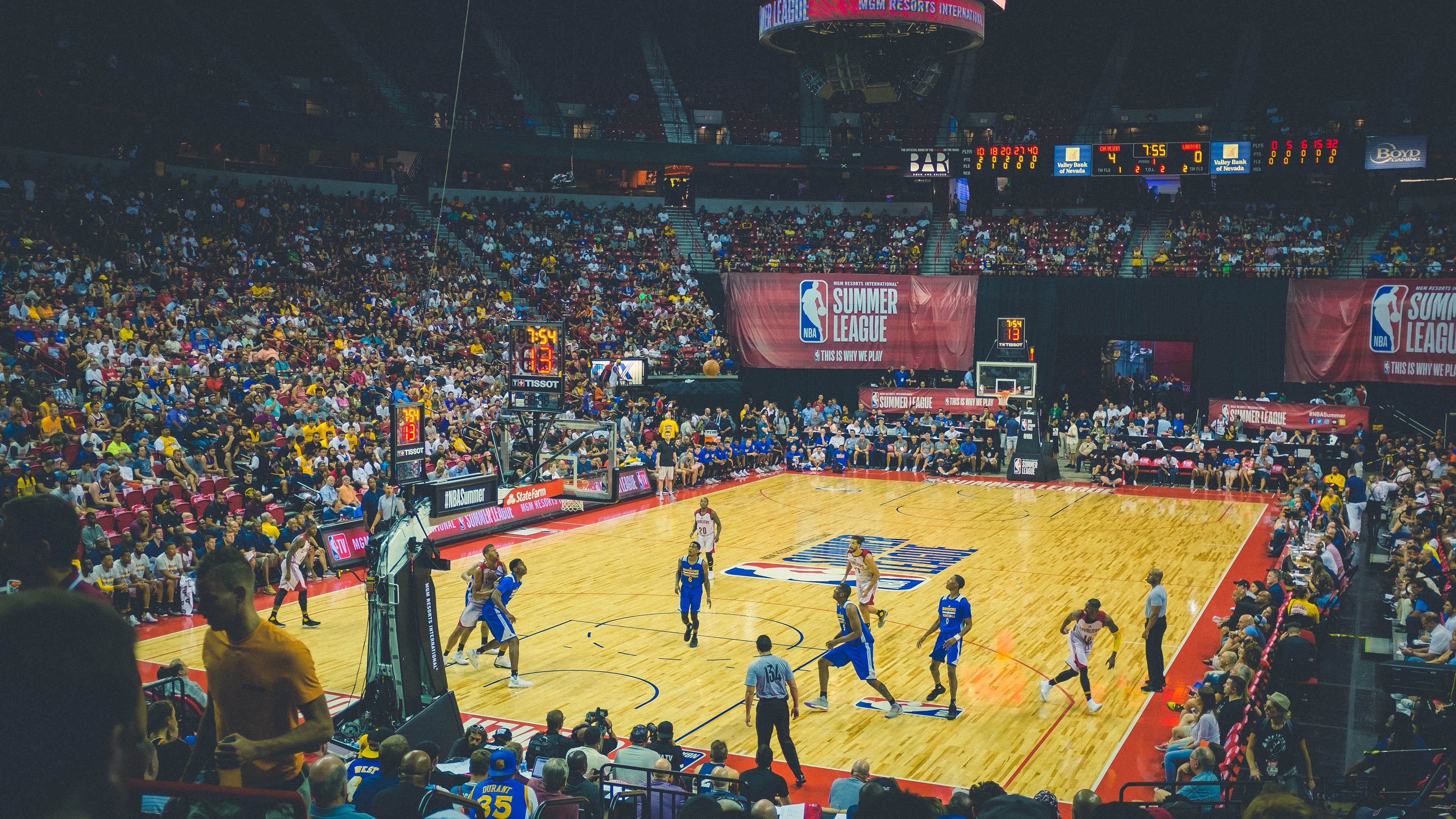 武切维奇狂砍40+20创纪录之夜，马刺力克山东队展露冠军相