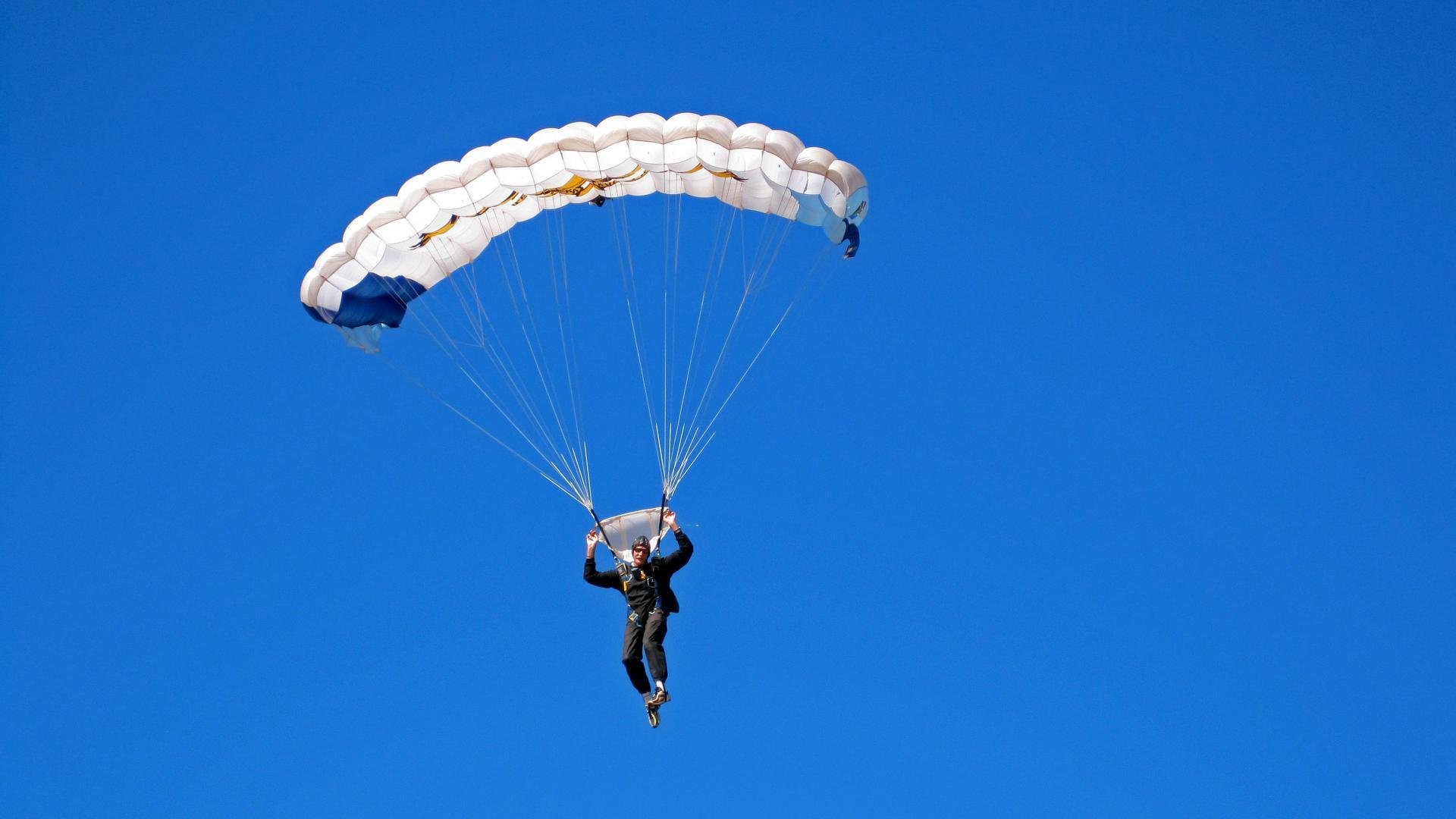 布伦森关键制胜,广东队攻防两端碾压天津